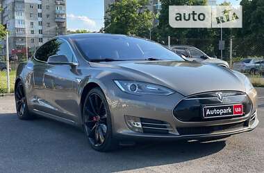 Ліфтбек Tesla Model S 2016 в Львові