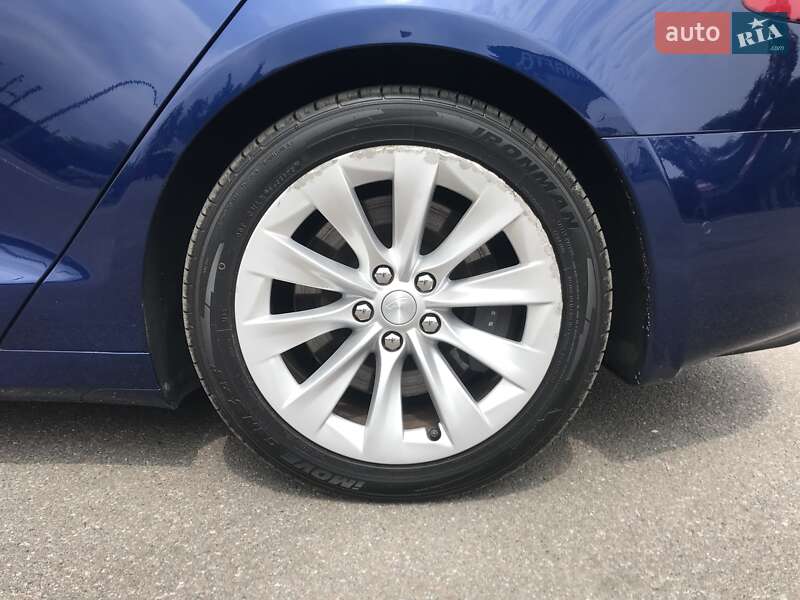 Лифтбек Tesla Model S 2017 в Киеве