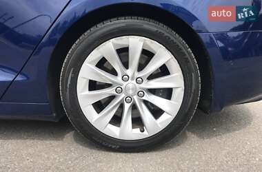Лифтбек Tesla Model S 2017 в 