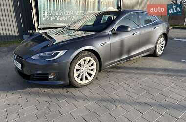 Лифтбек Tesla Model S 2017 в Ивано-Франковске