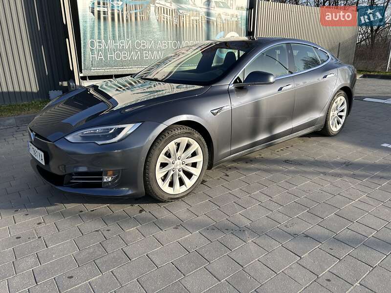 Лифтбек Tesla Model S 2017 в Ивано-Франковске