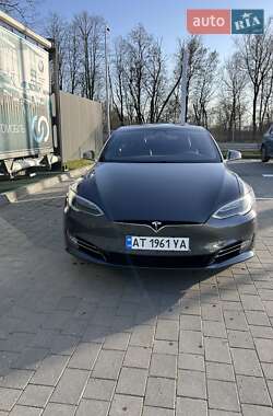 Лифтбек Tesla Model S 2017 в Ивано-Франковске