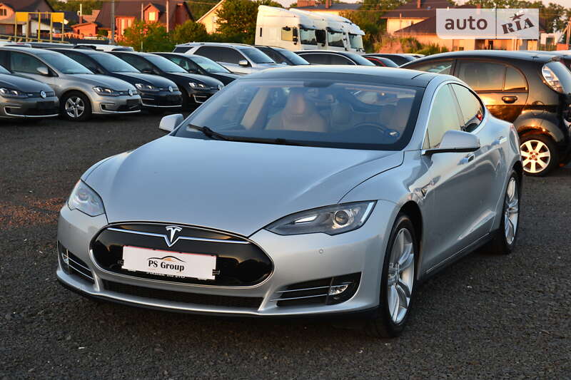 Ліфтбек Tesla Model S 2013 в Луцьку