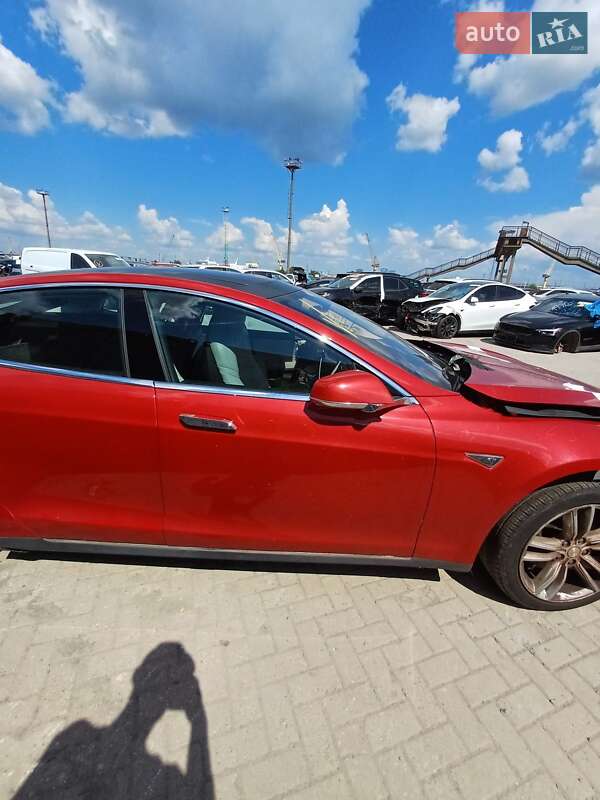 Ліфтбек Tesla Model S 2016 в Дніпрі