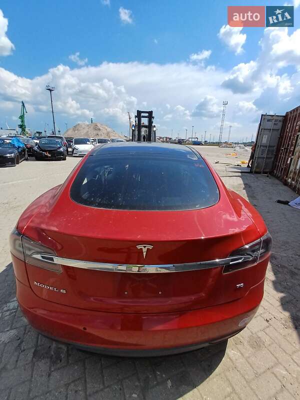 Ліфтбек Tesla Model S 2016 в Дніпрі