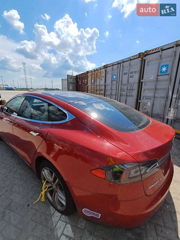 Ліфтбек Tesla Model S 2016 в Дніпрі