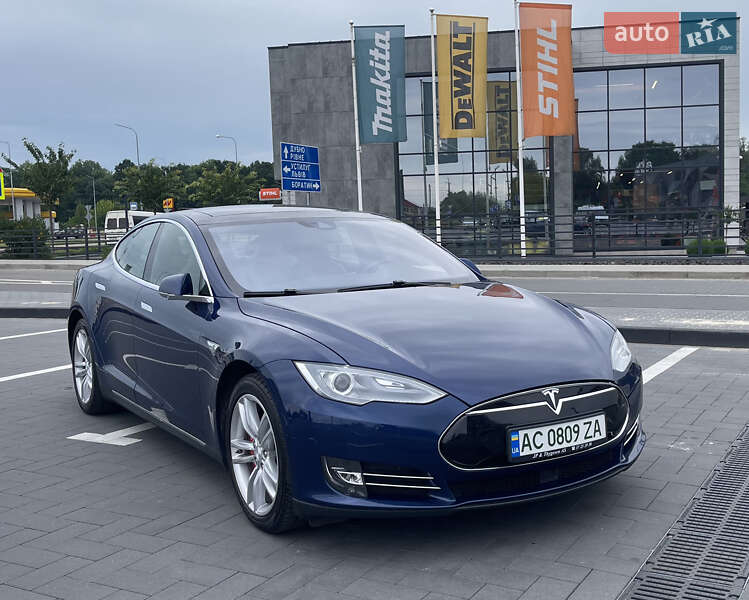 Лифтбек Tesla Model S 2015 в Луцке