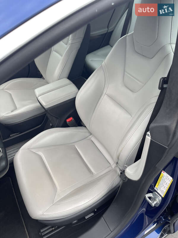 Лифтбек Tesla Model S 2015 в Луцке