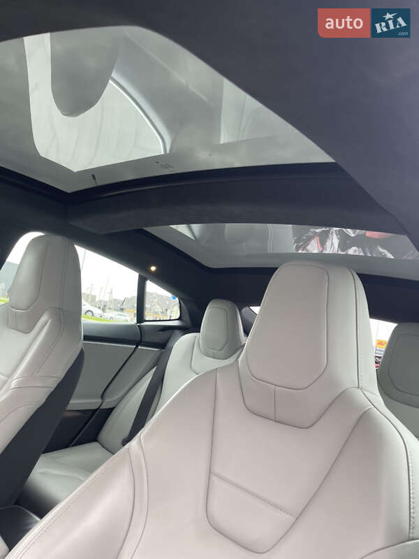 Лифтбек Tesla Model S 2015 в Луцке