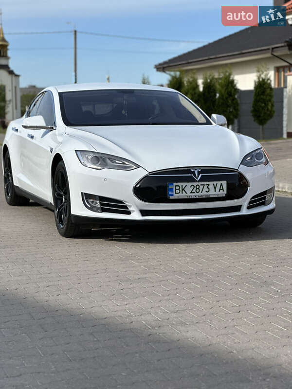 Tesla Model S 2014