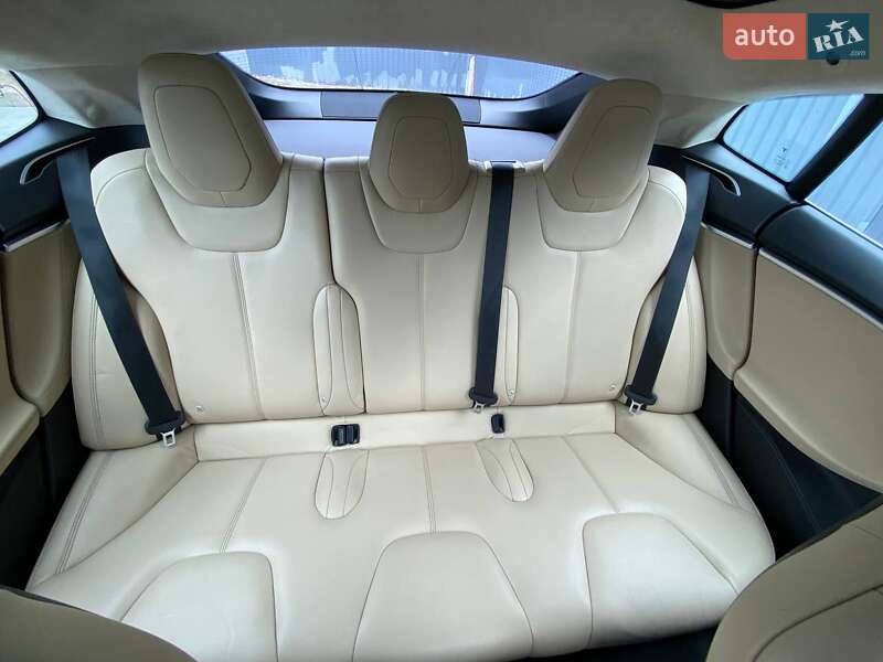 Лифтбек Tesla Model S 2017 в Запорожье