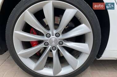 Лифтбек Tesla Model S 2017 в Запорожье