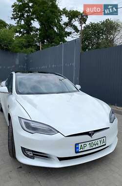 Ліфтбек Tesla Model S 2017 в Запоріжжі