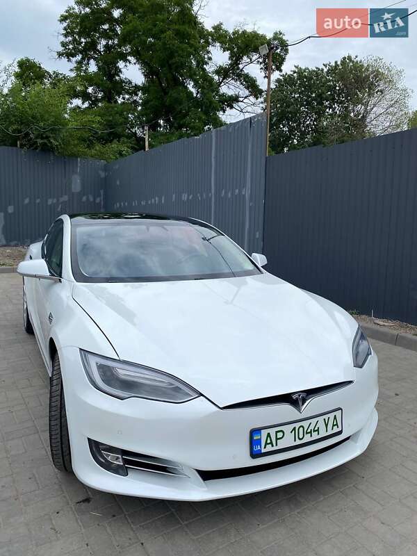 Ліфтбек Tesla Model S 2017 в Запоріжжі