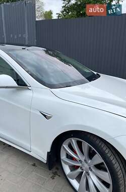 Лифтбек Tesla Model S 2017 в Запорожье