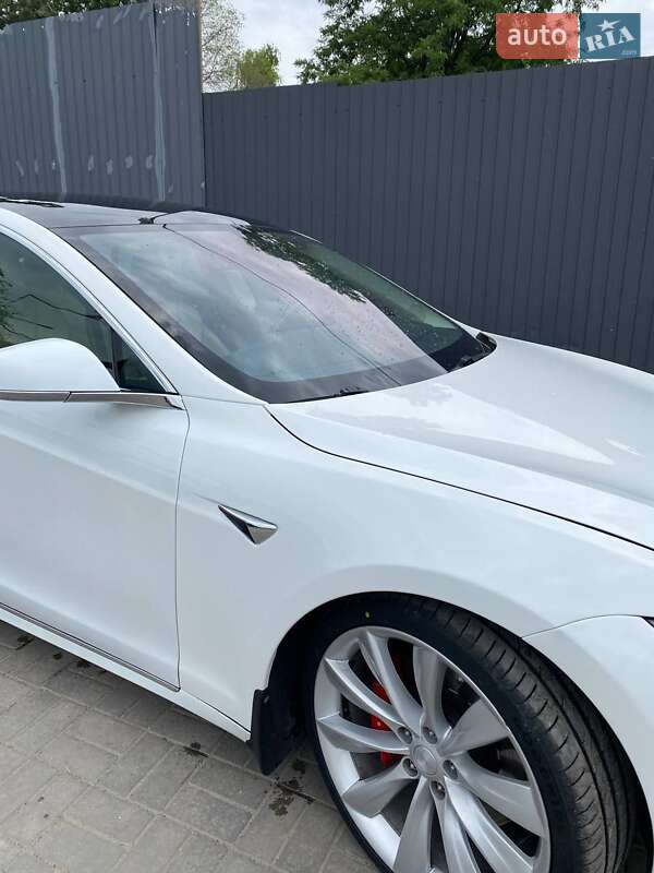 Лифтбек Tesla Model S 2017 в Запорожье