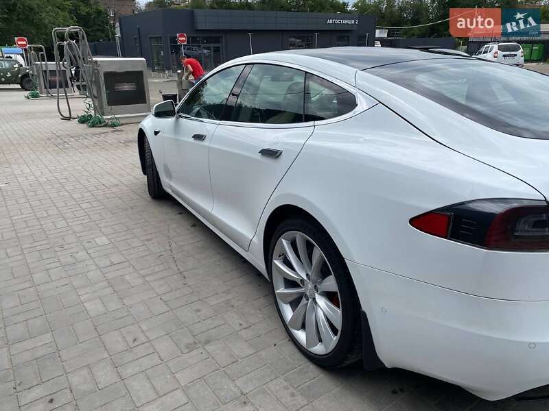 Ліфтбек Tesla Model S 2017 в Запоріжжі