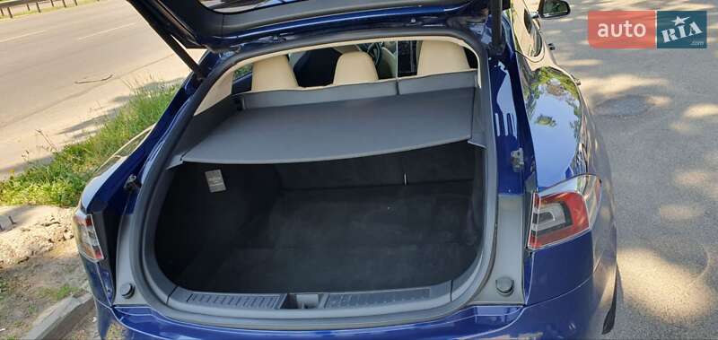 Лифтбек Tesla Model S 2017 в Киеве