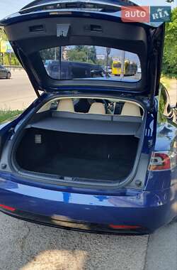 Лифтбек Tesla Model S 2017 в Киеве