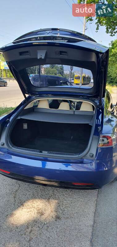 Лифтбек Tesla Model S 2017 в Киеве