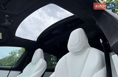 Лифтбек Tesla Model S 2018 в Львове