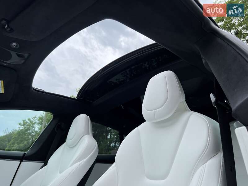 Лифтбек Tesla Model S 2018 в Львове