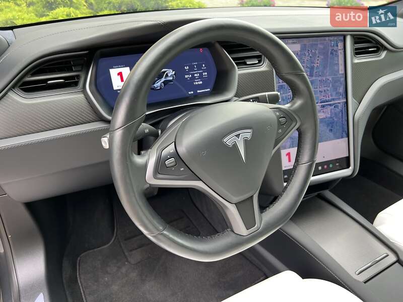 Лифтбек Tesla Model S 2018 в Львове