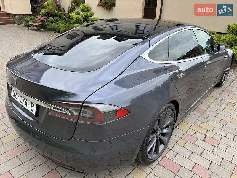 Лифтбек Tesla Model S 2018 в Львове