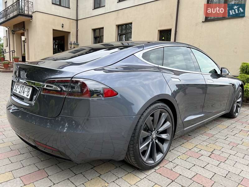 Лифтбек Tesla Model S 2018 в Львове