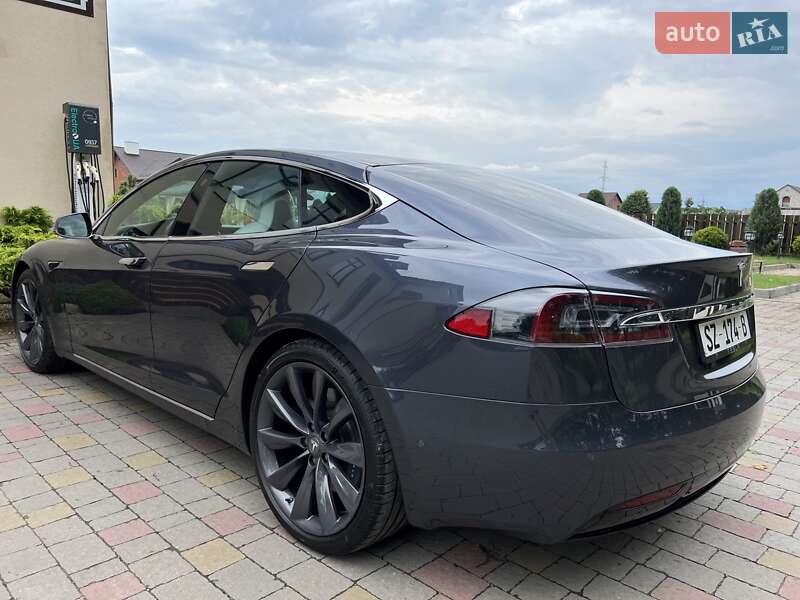 Лифтбек Tesla Model S 2018 в Львове