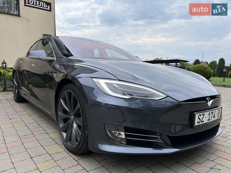 Лифтбек Tesla Model S 2018 в Львове