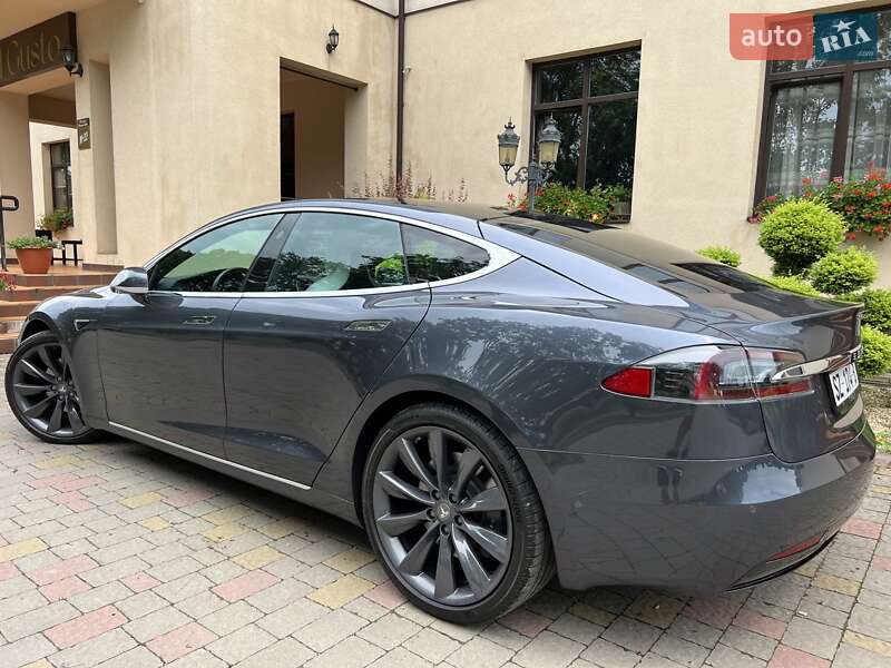 Лифтбек Tesla Model S 2018 в Львове