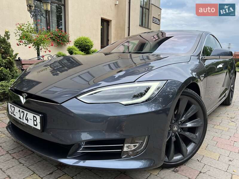 Лифтбек Tesla Model S 2018 в Львове
