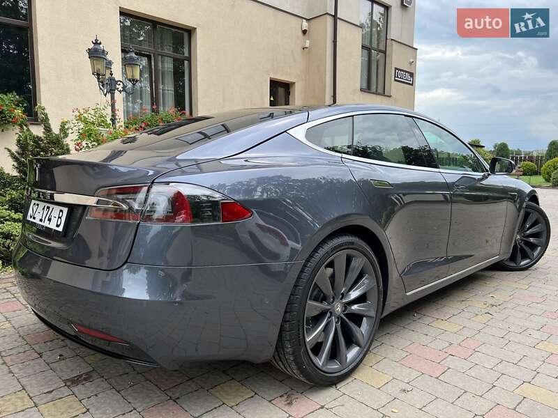 Лифтбек Tesla Model S 2018 в Львове