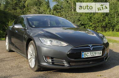 Лифтбек Tesla Model S 2016 в Жовкве