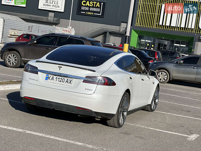 Лифтбек Tesla Model S 2015 в Киеве