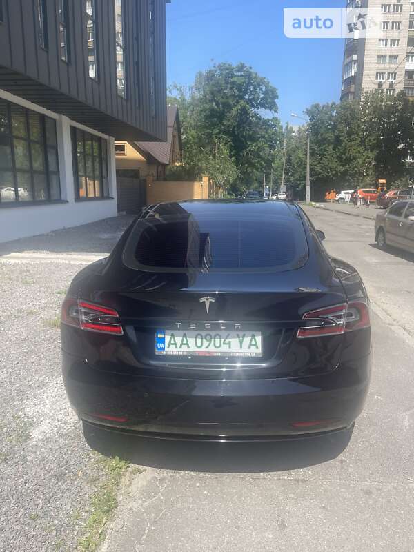 Ліфтбек Tesla Model S 2017 в Києві