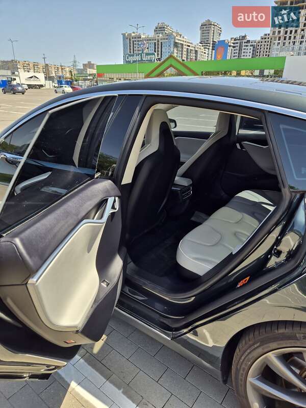 Ліфтбек Tesla Model S 2013 в Одесі