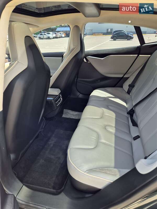 Ліфтбек Tesla Model S 2013 в Одесі