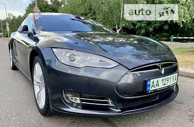 Ліфтбек Tesla Model S 2016 в Києві