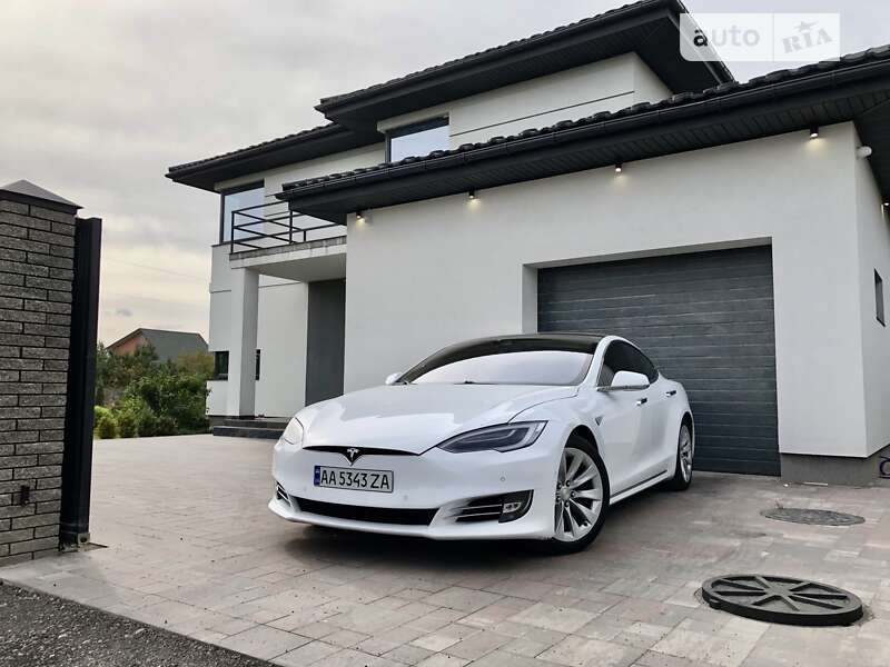 Ліфтбек Tesla Model S 2016 в Києві