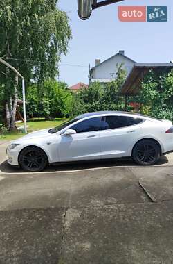 Лифтбек Tesla Model S 2015 в 
