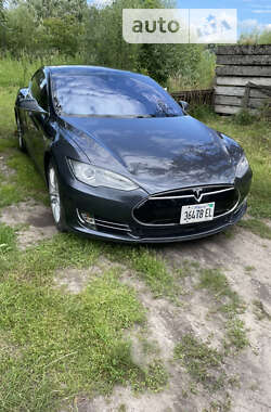Ліфтбек Tesla Model S 2015 в Ромнах