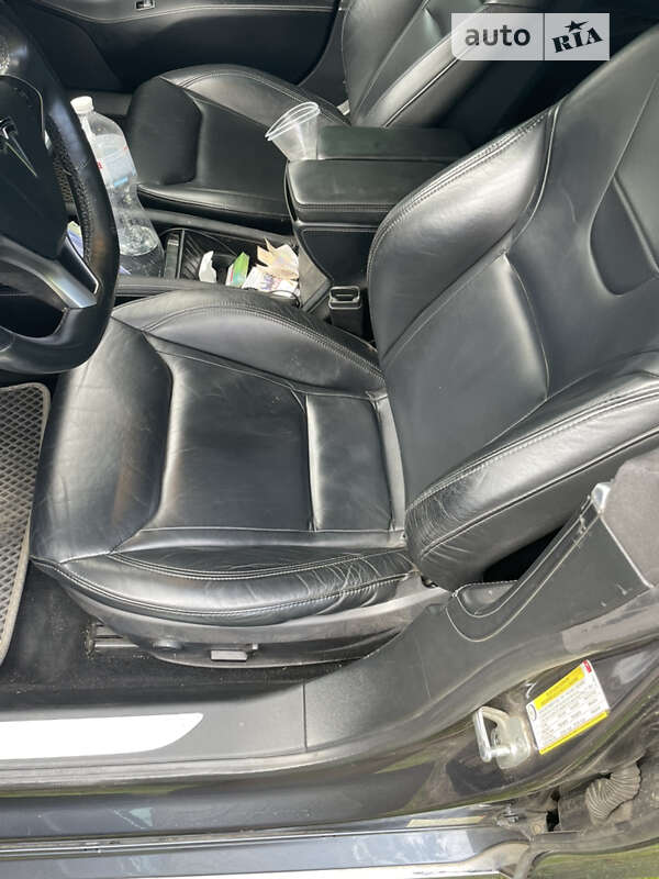 Ліфтбек Tesla Model S 2015 в Ромнах фото 9 Ліфтбек Tesla Model S 2015 в Ромнах