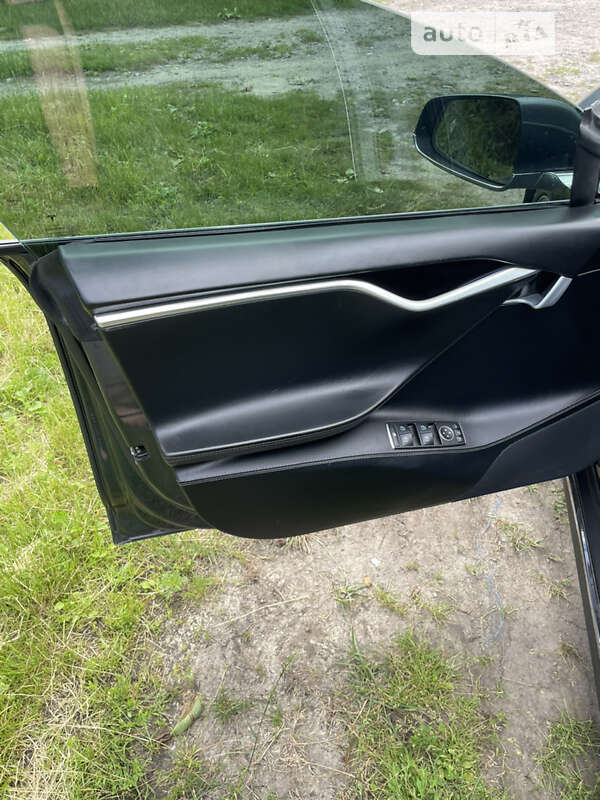 Ліфтбек Tesla Model S 2015 в Ромнах фото 10 Ліфтбек Tesla Model S 2015 в Ромнах