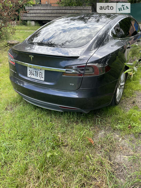 Ліфтбек Tesla Model S 2015 в Ромнах