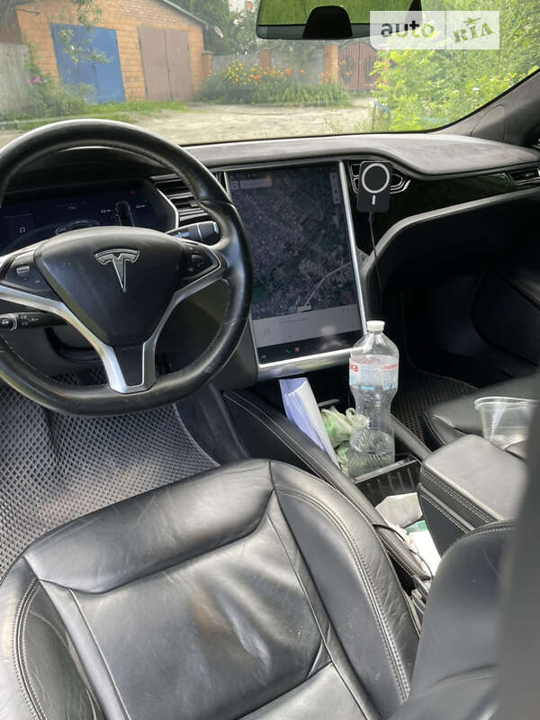 Ліфтбек Tesla Model S 2015 в Ромнах