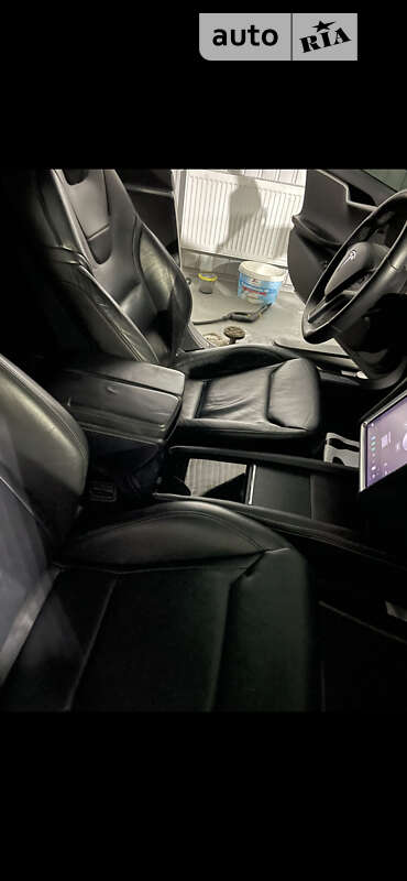 Ліфтбек Tesla Model S 2015 в Ромнах