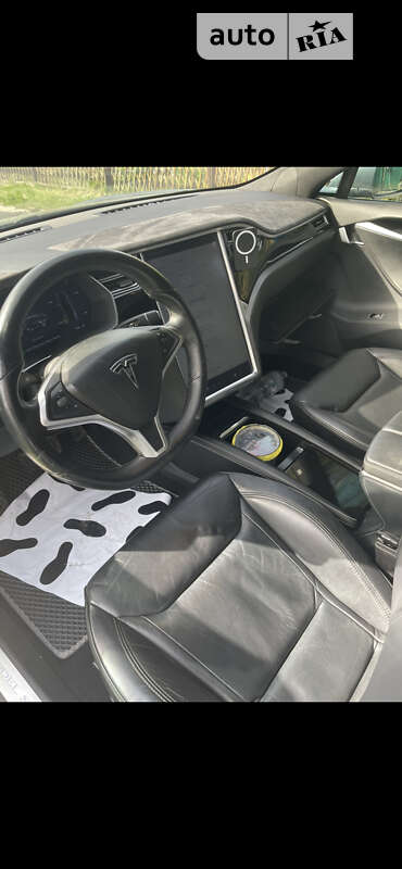 Ліфтбек Tesla Model S 2015 в Ромнах