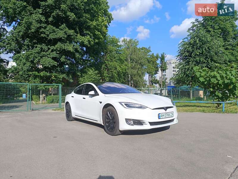 Ліфтбек Tesla Model S 2019 в Києві